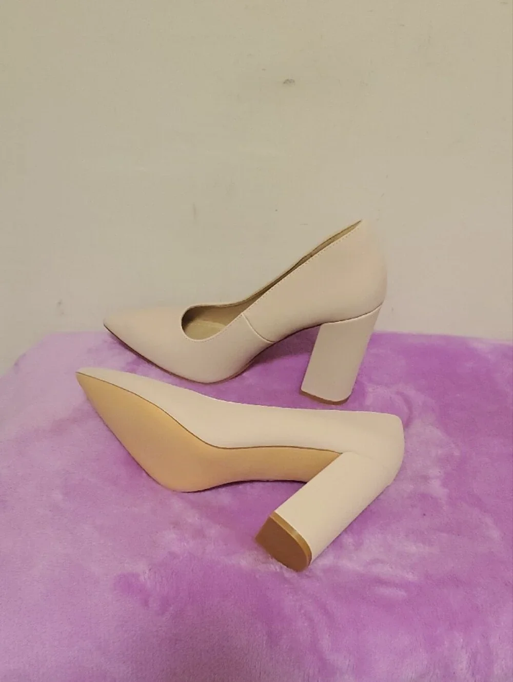 Women’s Pointed-Toe Block Heel Pumps in Pale Pink